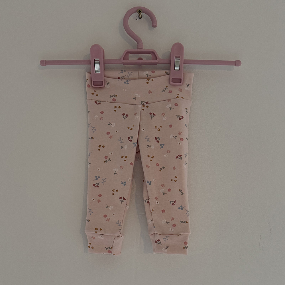 Roze Jersey Broekje met Bloemetjesprint