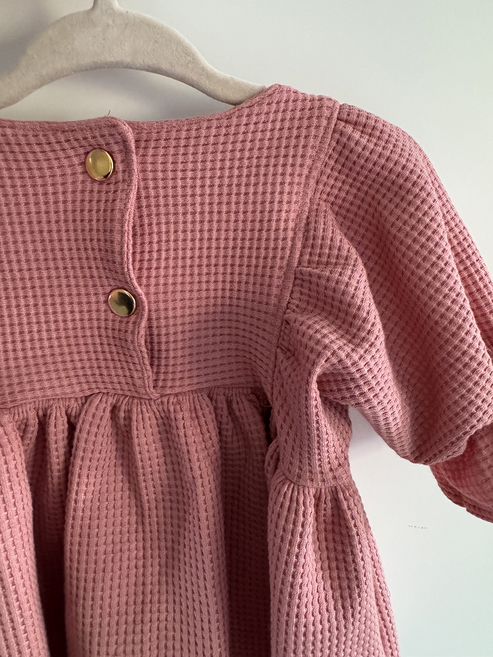 Roze Wafeljurkje met Pofmouwtjes - Afbeelding 2