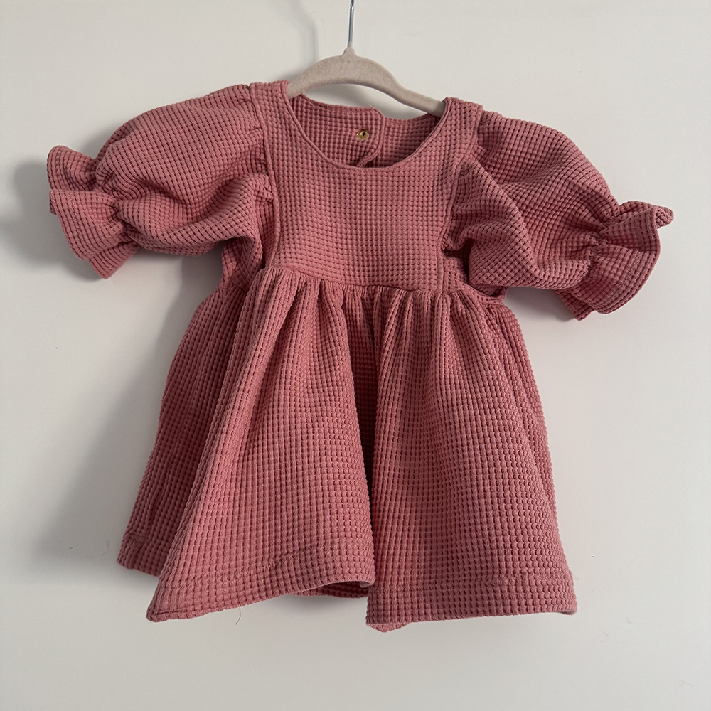 Roze Wafeljurkje met Pofmouwtjes